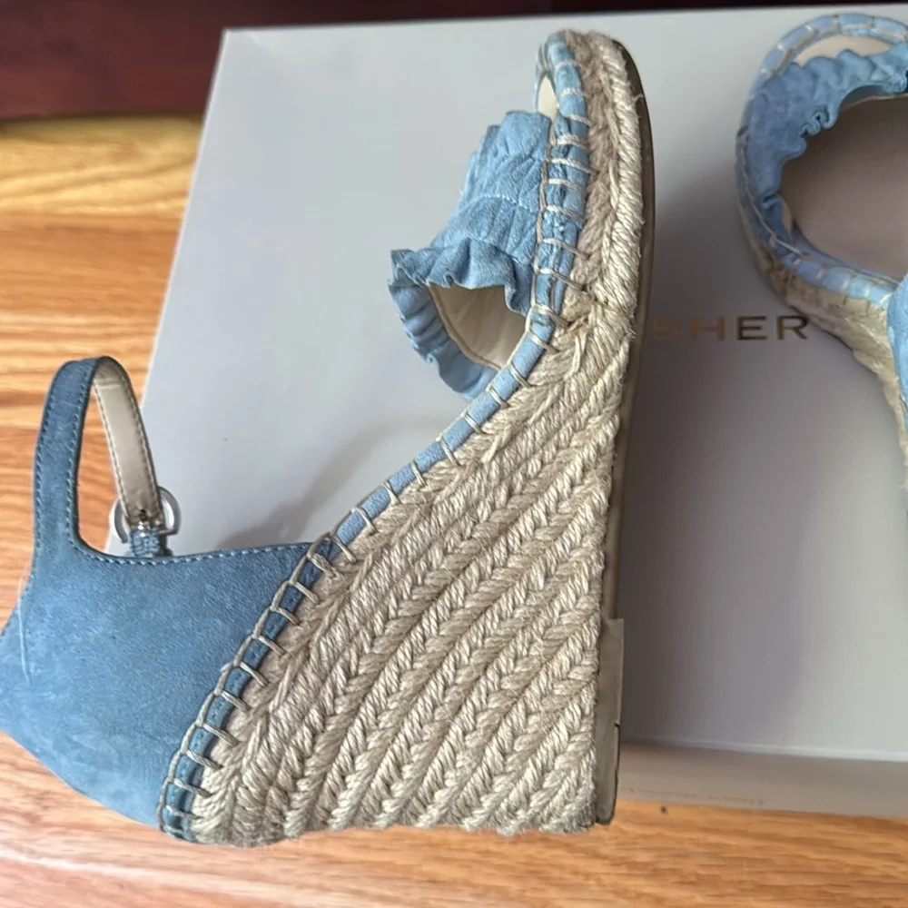 Marc Fisher pretty suede